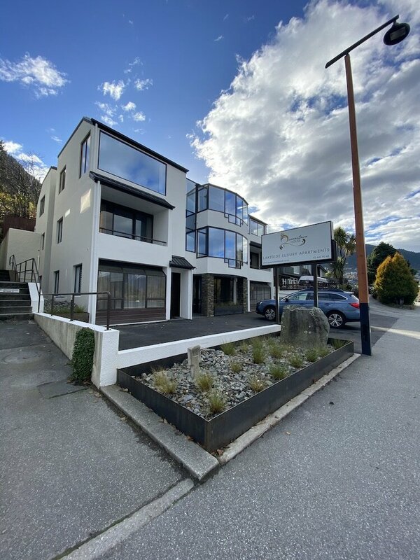 Гостиница Queenstown House Lakeside Apartments в Куинстауне