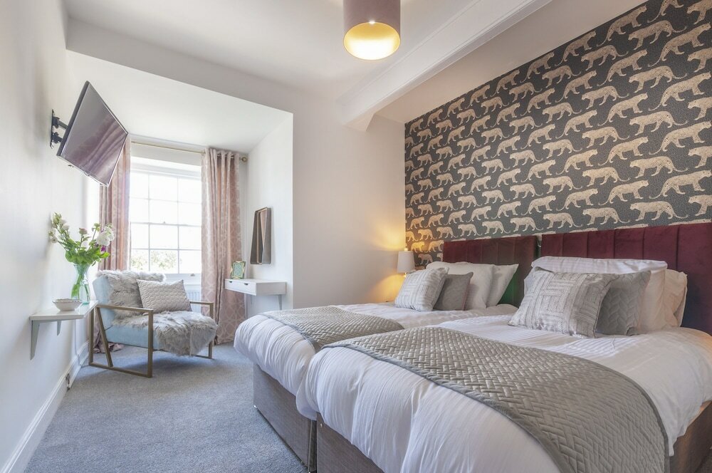 Фото Wyndham Square Apartments by K Boutique