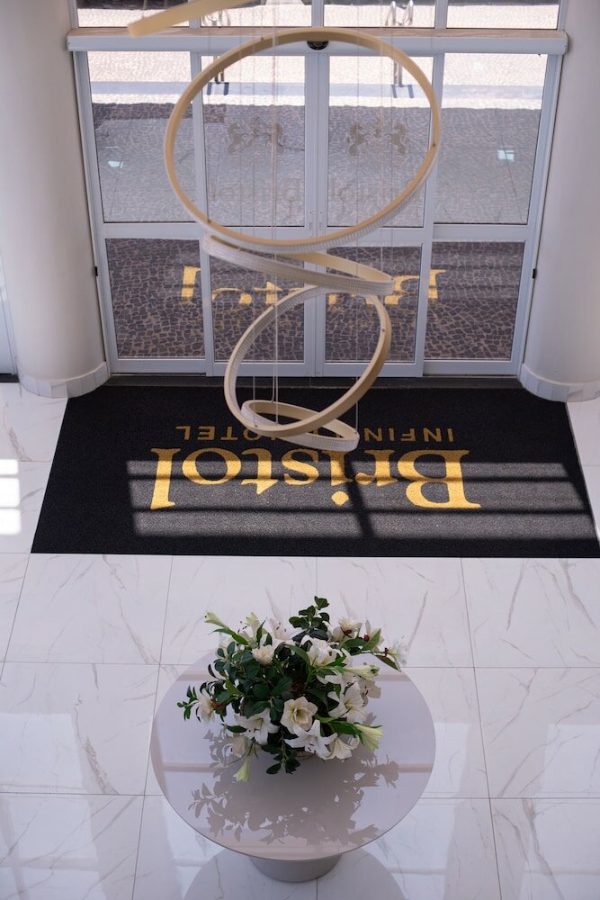 Фото Bristol Infinity Hotel