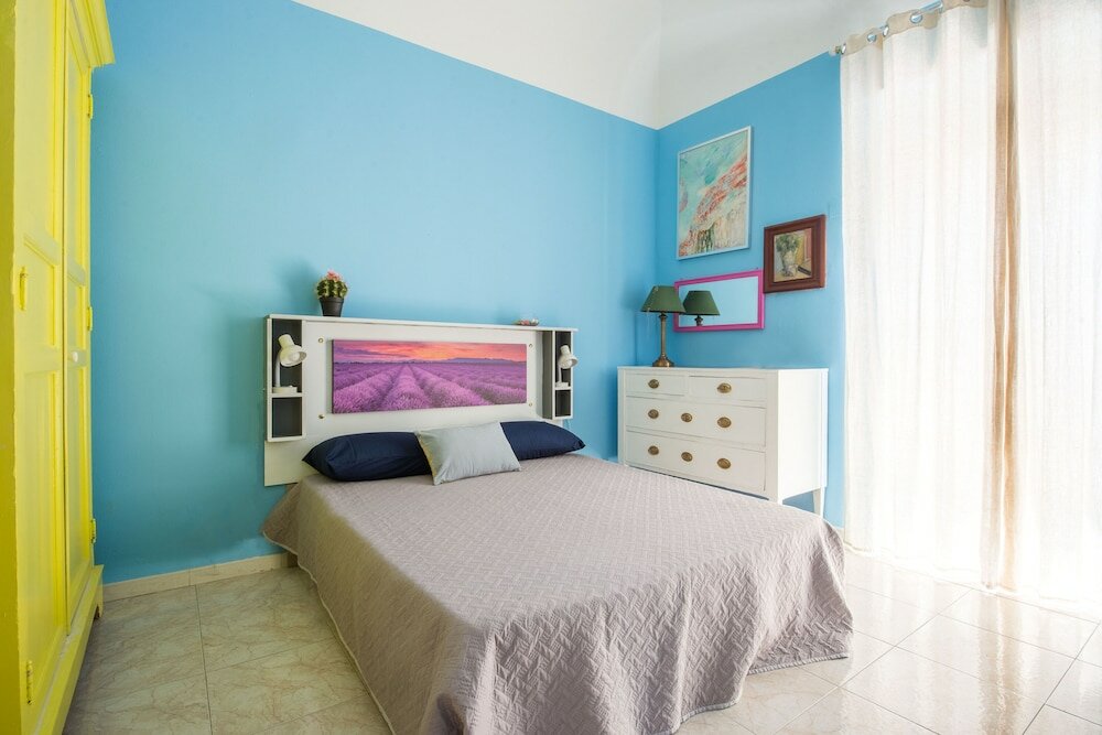 Фото A due passi dal Teatro Politeama