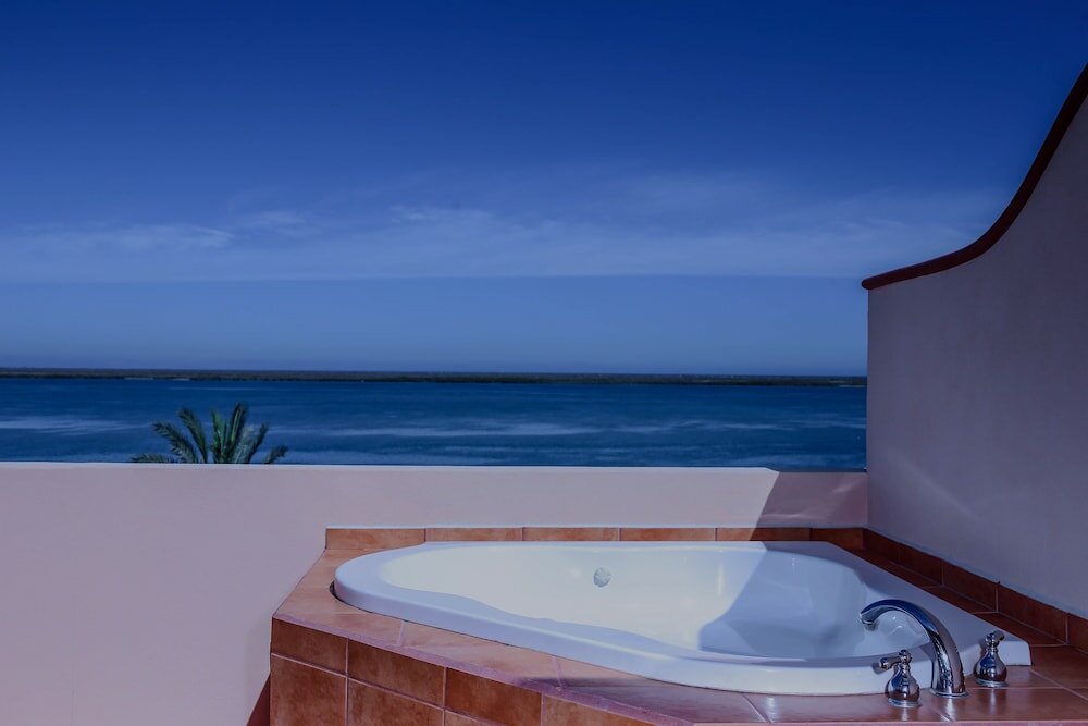 Фото La Posada Hotel & Beach Club