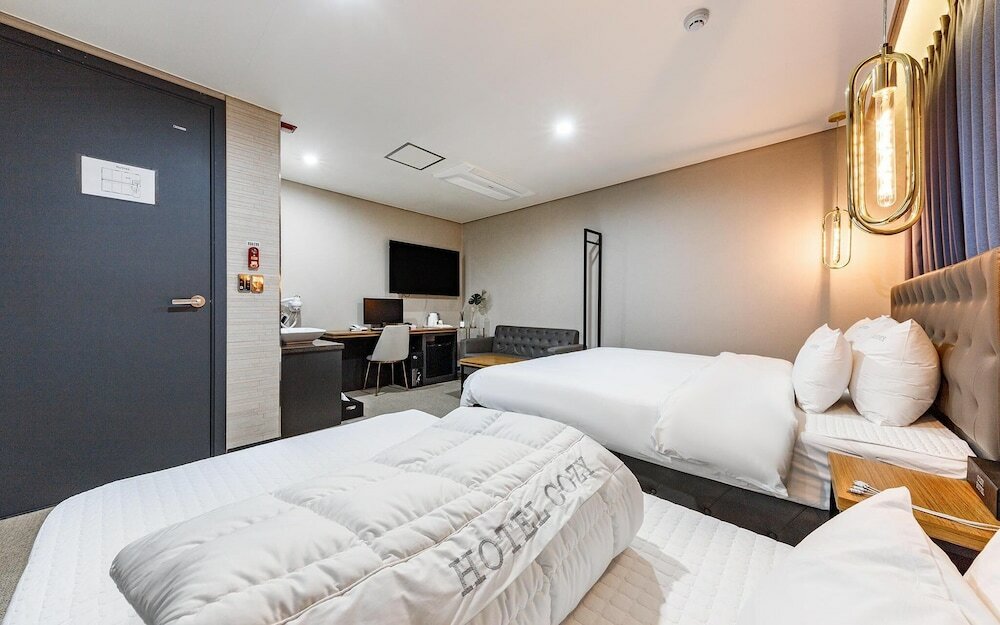 Фото Changwon Palyongdong Hotel Cozy