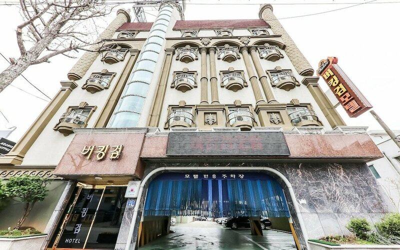 Гостиница Gongju Buckingham в Конджу