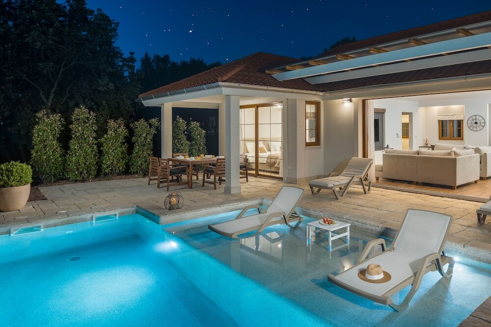 Фото Luxury Beach Villas Porto Bus