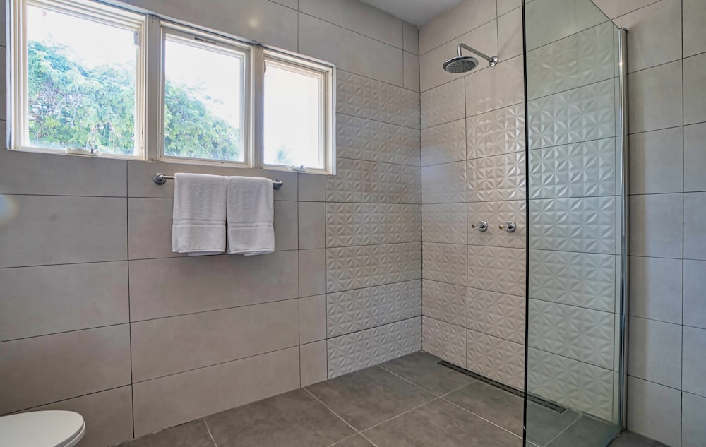 Фото Private Beach Ocean Front Boat Dock Tiki Bar