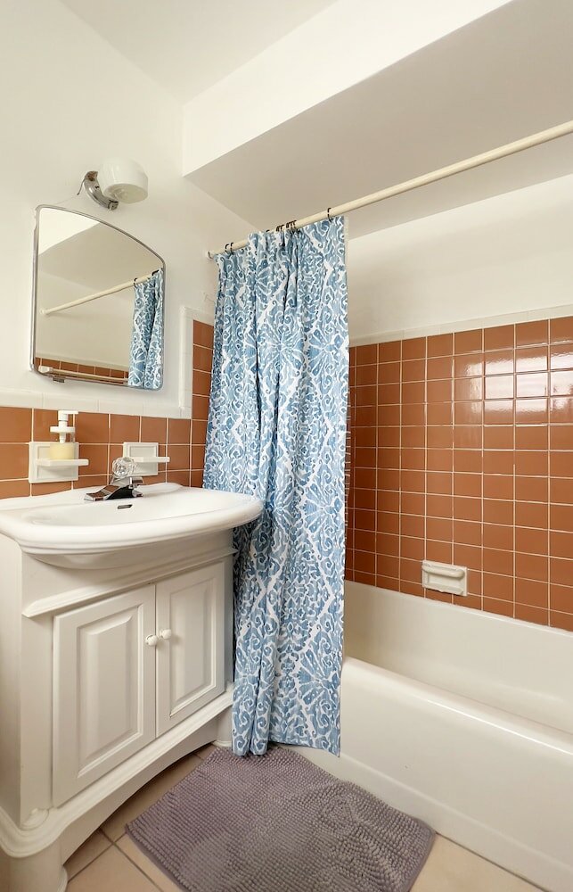 Фото Tropic Isle Hotel and Apartment