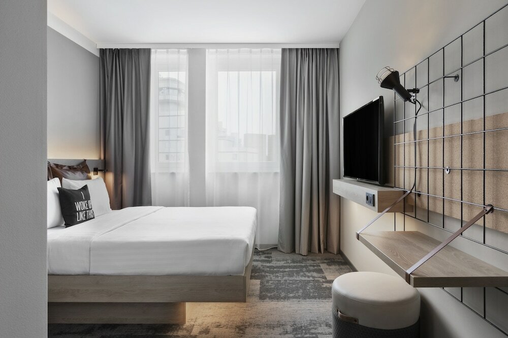 Фото Moxy Duesseldorf City