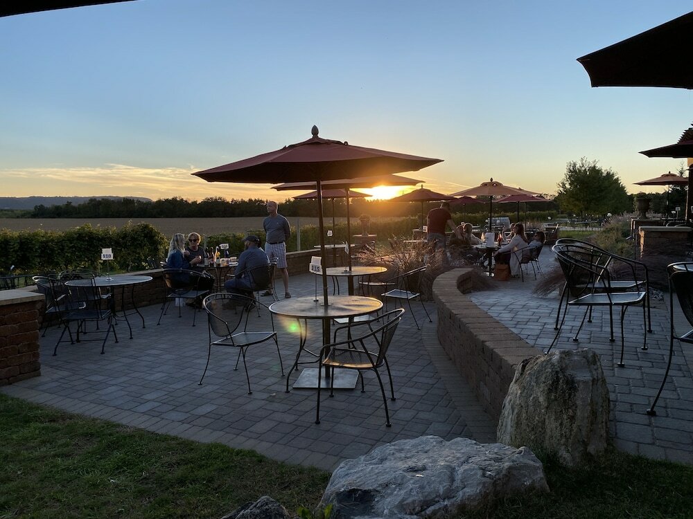 Фото Little Bluff Inn