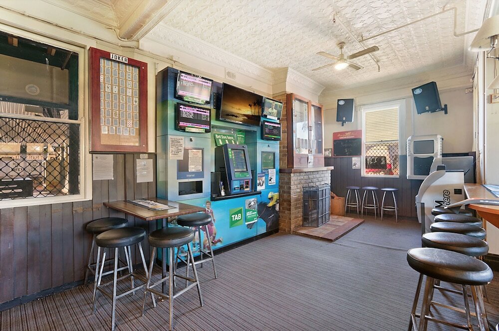 Фото Central Hotel Stroud