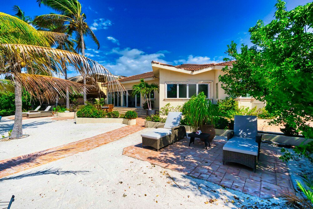 Фото Private Beach Ocean Front Boat Dock Tiki Bar