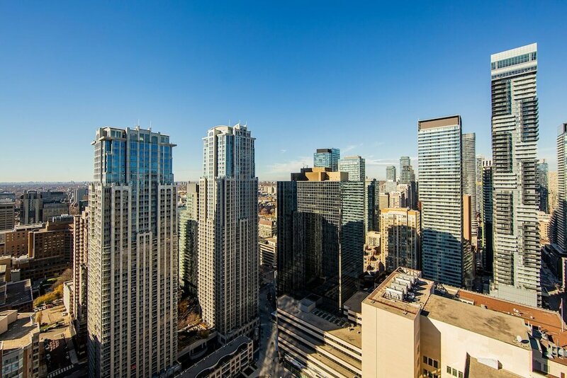 Апартаменты Canada Suites - 832 Bay St в Торонто
