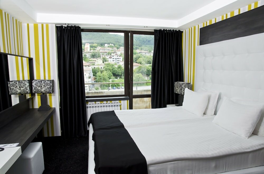 Фото Grand Hotel Shumen