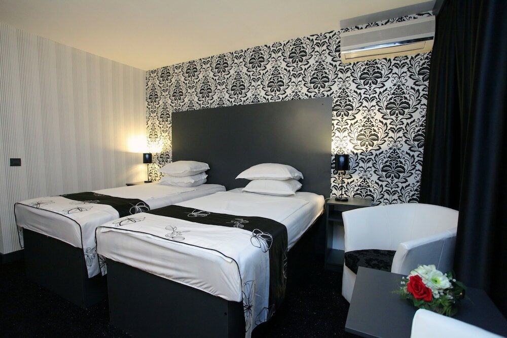 Фото Grand Hotel Shumen