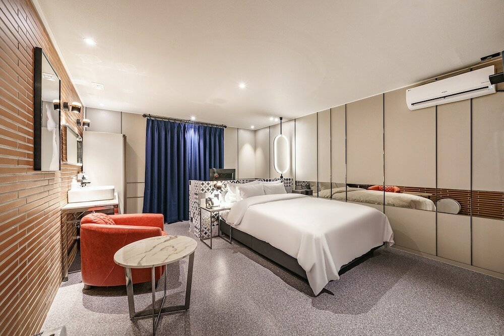 Фото Brown-Dot Hotel Geomdan