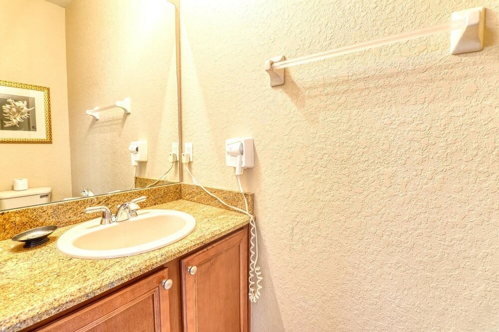 Фото Badri's Regal Palms Townhome