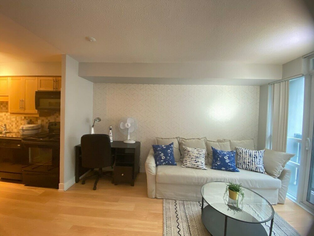 Фото The Bay Suites Rogers Center