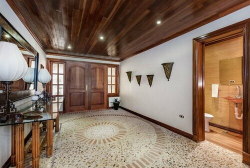 Гостиница Beautiful Villa with Pool Gym and Maid