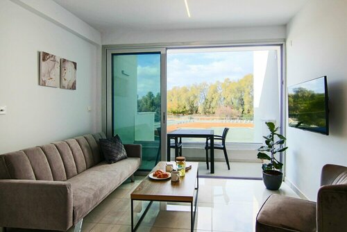 Гостиница Phaedrus Living: Seaside Executive Flat Harbour 204 в Пафосе