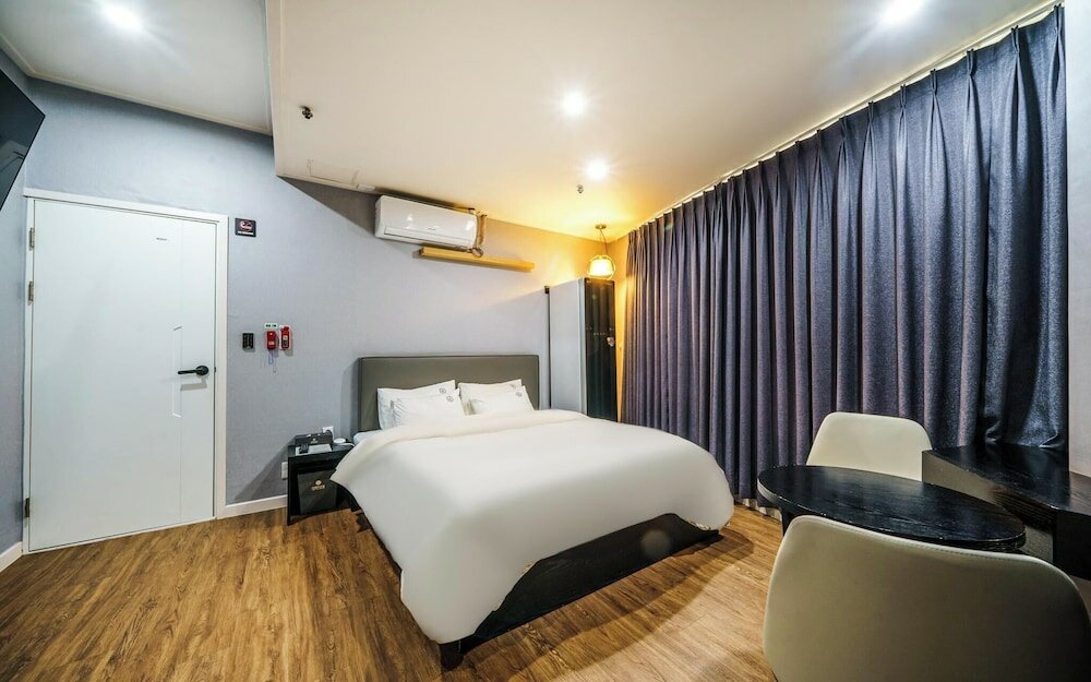 Фото Changwon Sangnam-dong Hotel The Way