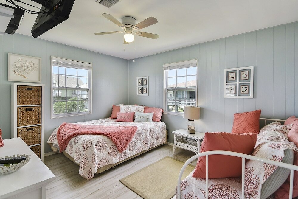 Фото Paradise Found