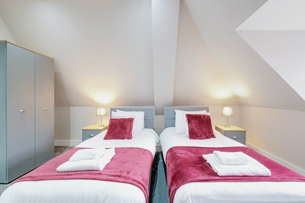 Фото Crown Place 2 & 3 Bedroom Luxury Apts