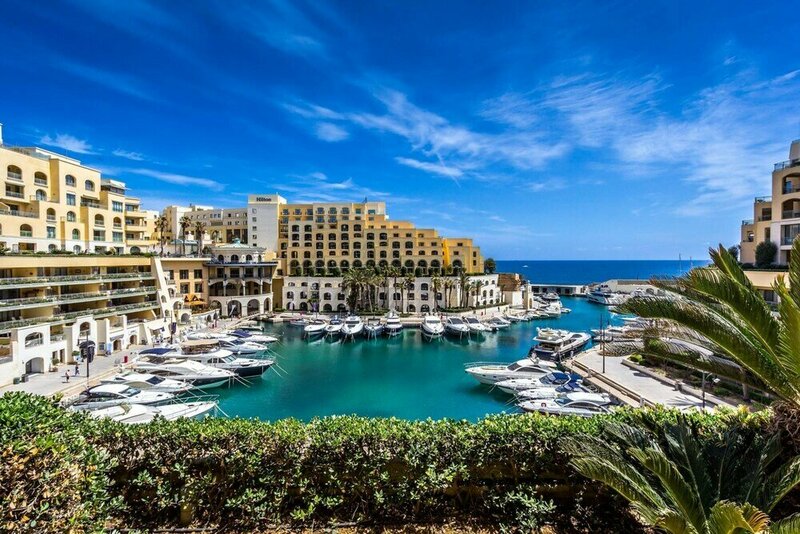 Гостиница Duplex Luxury Apartment in Portomaso With Pool в Сент-Джулиансе
