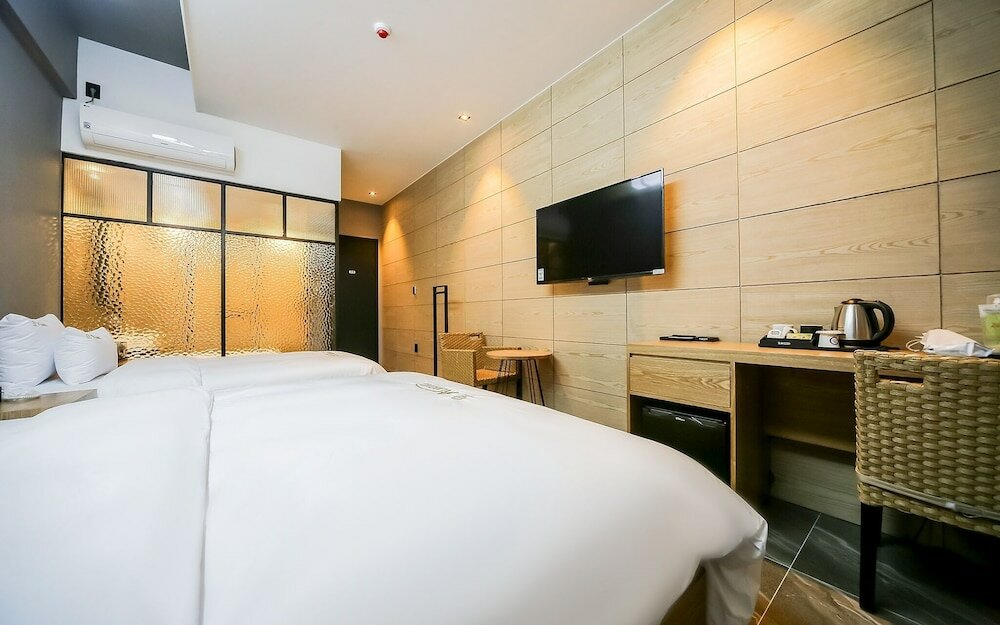 Фото Changwon Jinhae Almond Hotel