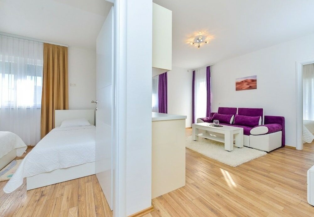 Фото Sunny by the Sea - App4