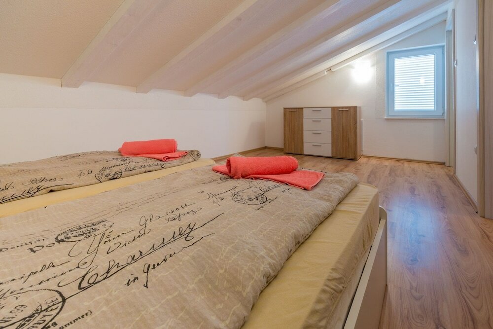 Фото Tomica - Open Pool - A4 Dvoetažni