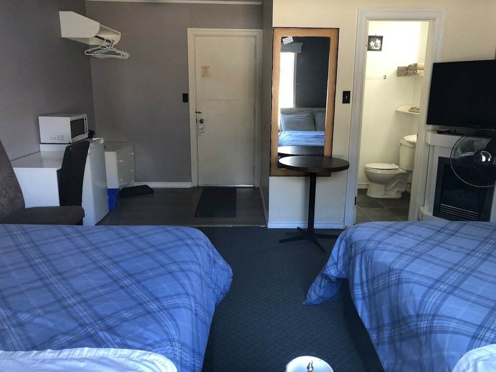 Фото Edgewater Motel & Campground