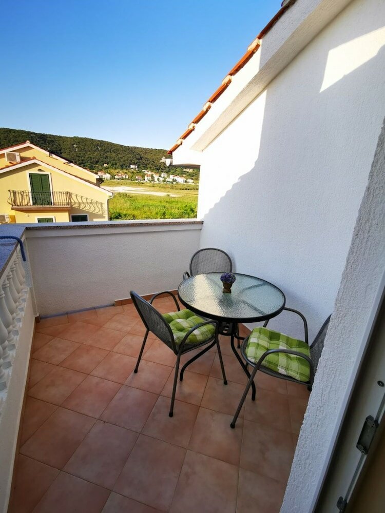 Фото Tiho - 300 m From sea - A1