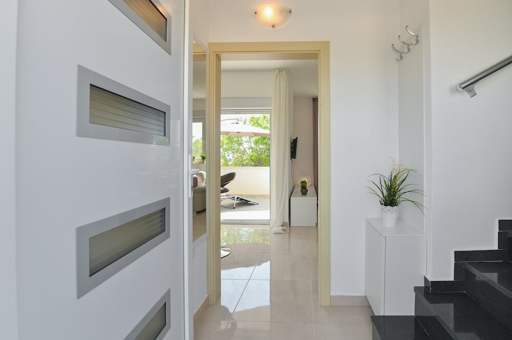 Фото Sunny apartment with a Private Pool