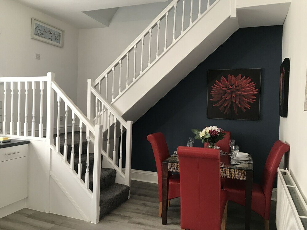 Фото Stylish 3-bed Preston Home for Relaxing Comfy Stay