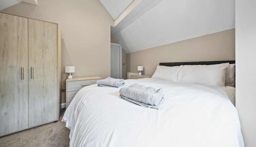 Фото Brand New Unique 2 Bedroom Apartment