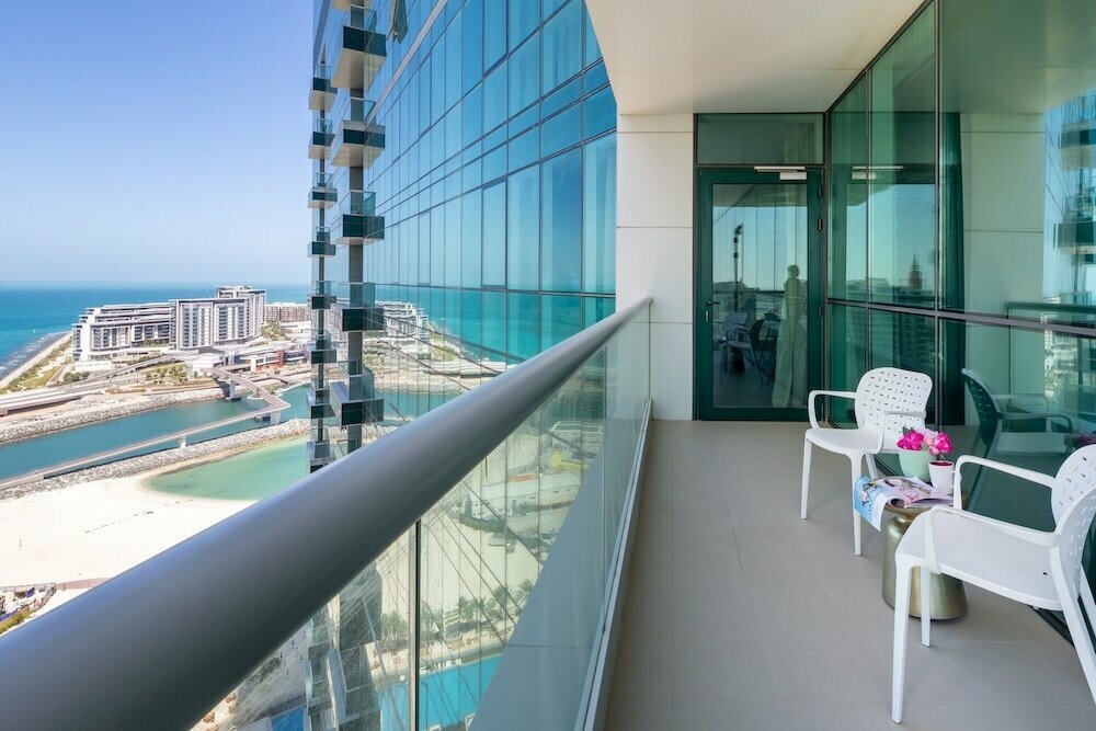 Short-term housing rental Blissfully Stunning 3br With Direct Beach Access. Sea Views!, Dubai, photo