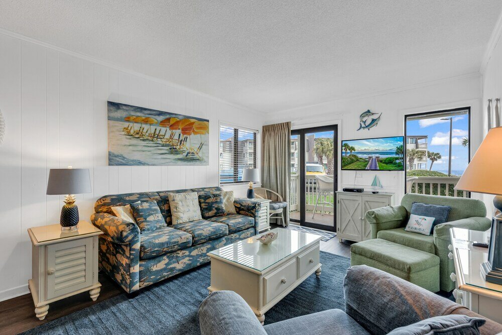 Фото 2 Br Condo Steps From Pristine Beaches