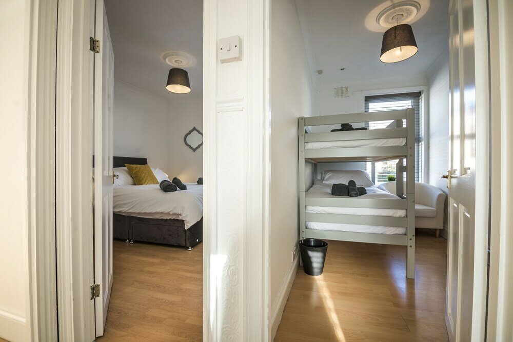 Фото Ivydene - 3 Bedroom Holiday Home - Tenby