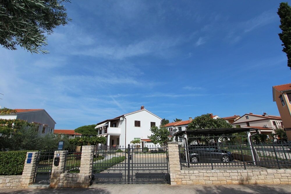 Фото Apartments Mirela