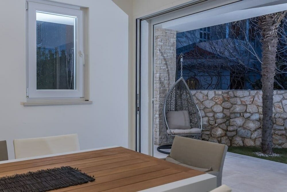 Фото Luxury Villa White Rose with the Pool