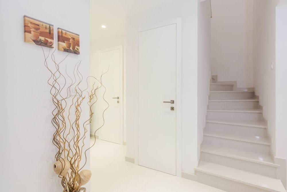 Фото Luxury Villa White Rose with the Pool