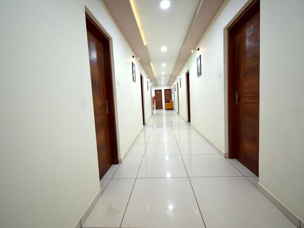 Фото Отель Embassy