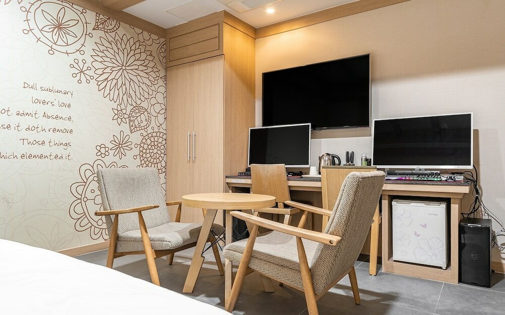 Фото Suwon Orsay Hotel