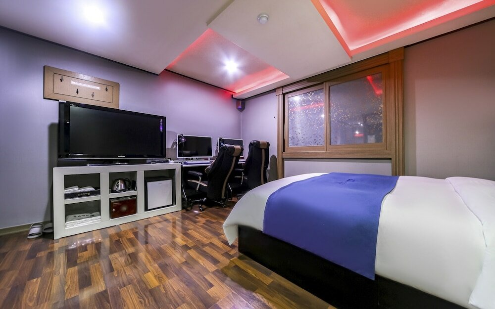 Фото Changwon Myeongseodong Hotel Sky