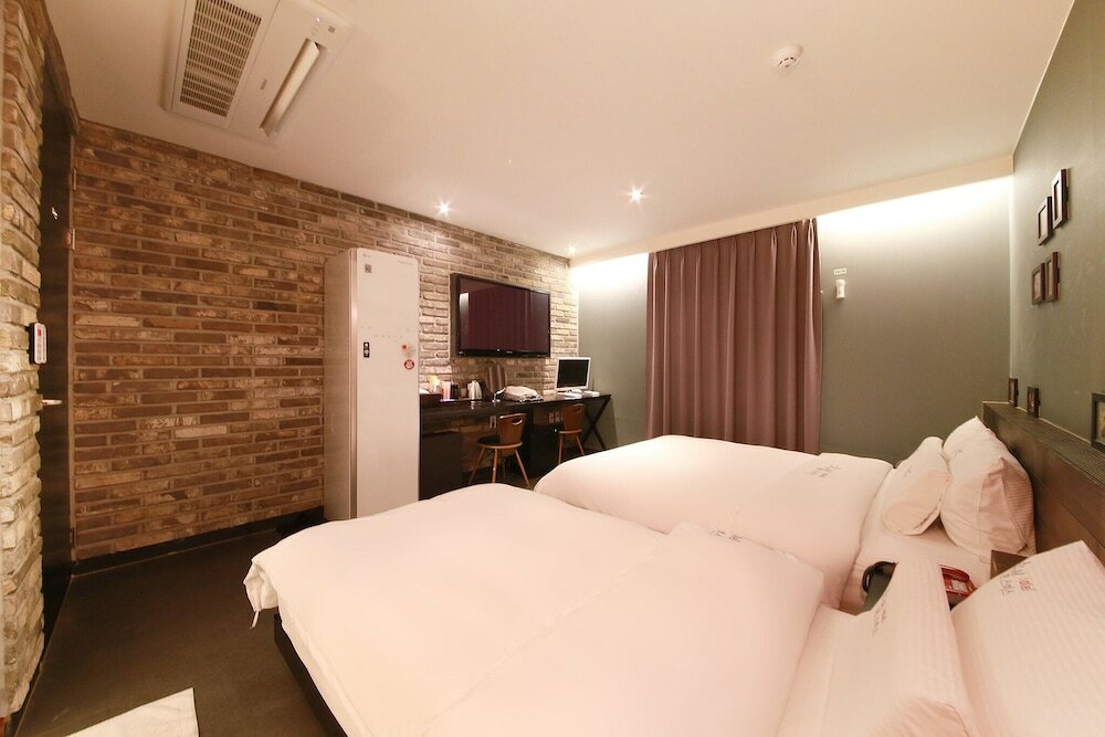 Фото Suwon City Hall Stn Soseol Smith Hotel