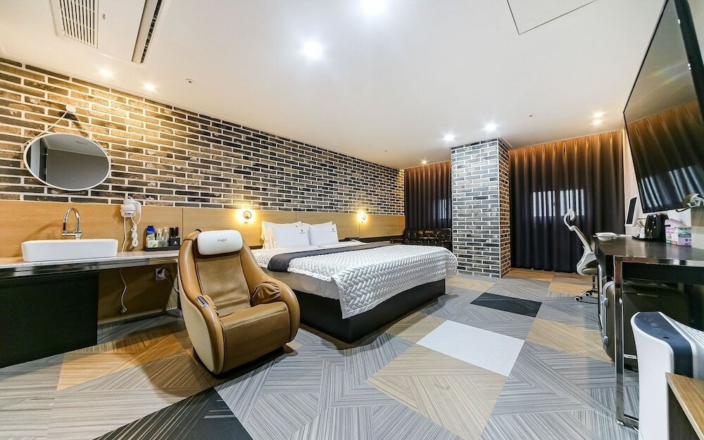 Фото Changwon Boutique Hotel Gung