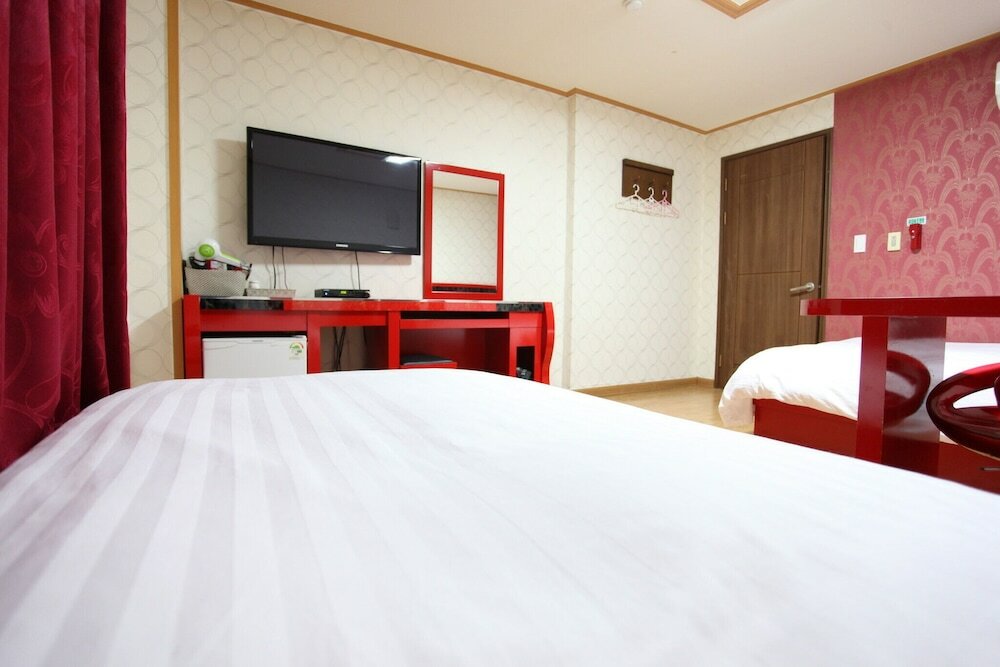 Фото Jeju Happy Hotel