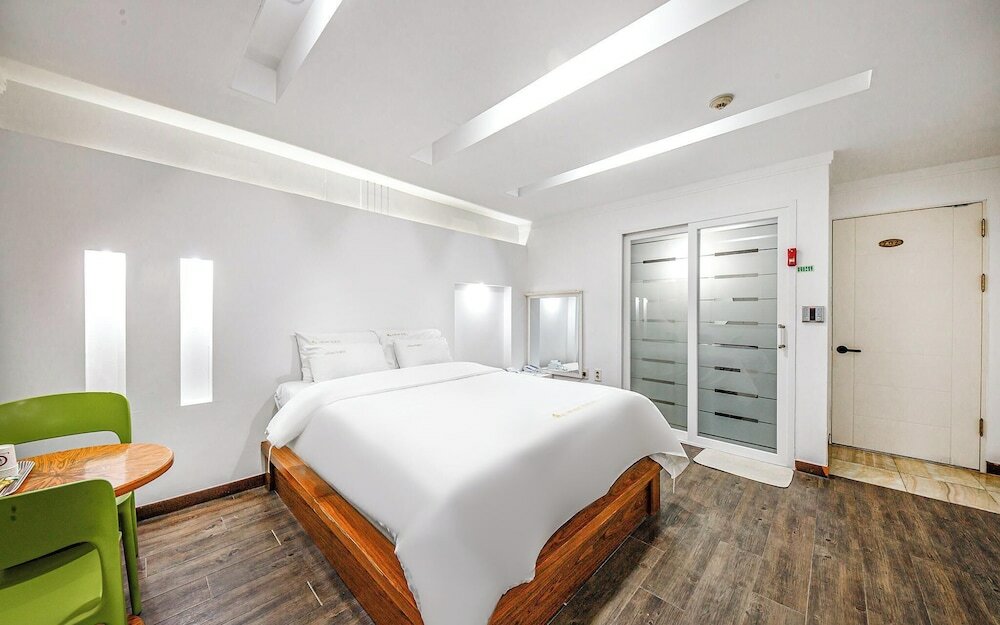 Фото Daejeon Yongjeon Savoy