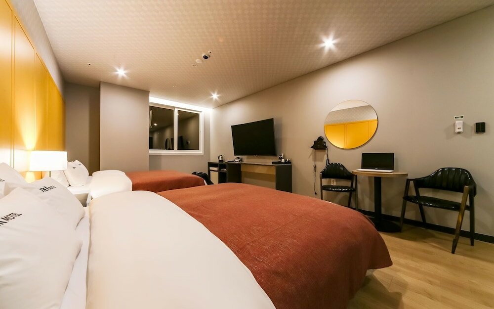 Фото Changwon Jinhae Yongwon Hotel The K