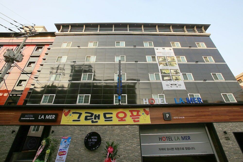 Фото Suwon City Hall Station Rose