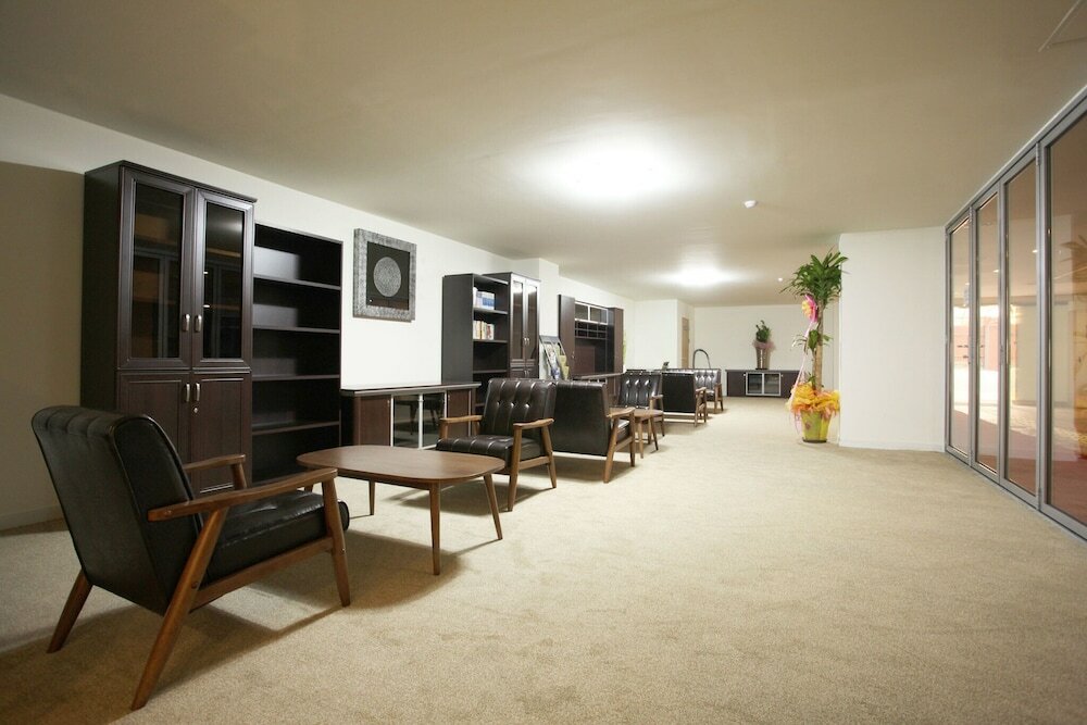 Фото Suwon City Hall Station Tumi